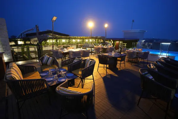ROOFTOP RESTAURANT